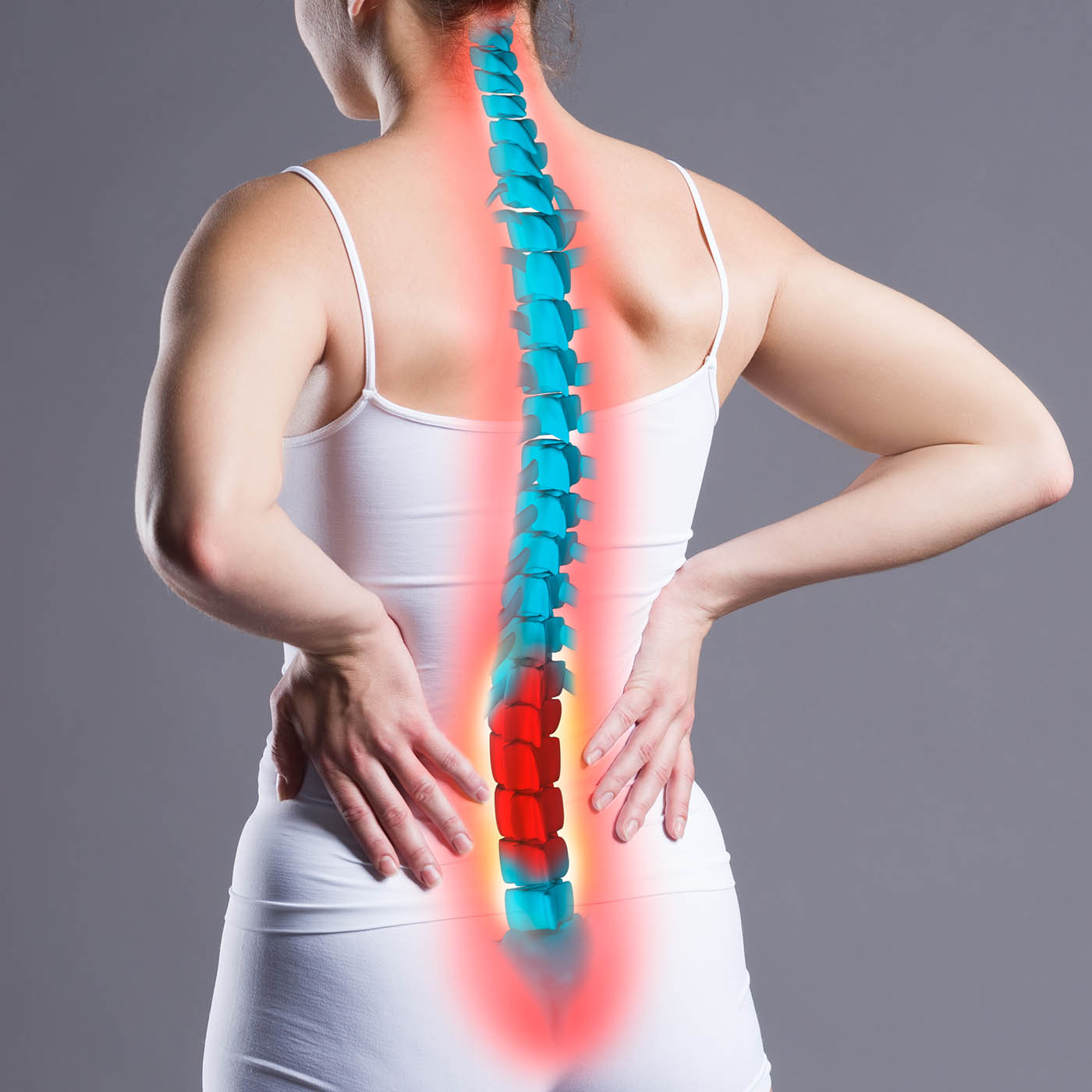 Kvinne med ryggsmerter nederst i ryggen ryggsøyle copy